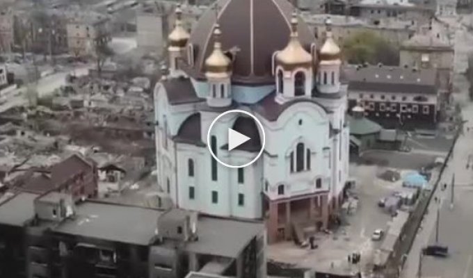 Видео Мариуполя, снятое с дрона. От города не осталось ничего