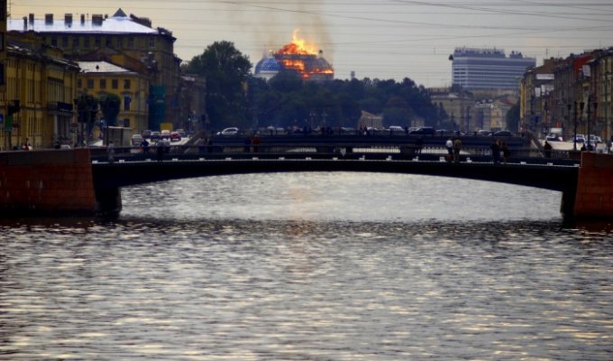 В Питере сгорел Троицкий Собор ( 9 фото)