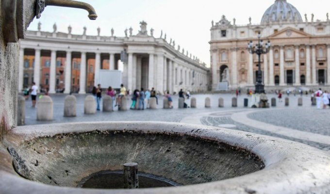 Ватикан впервые отключил фонтаны из-за засухи (6 фото)