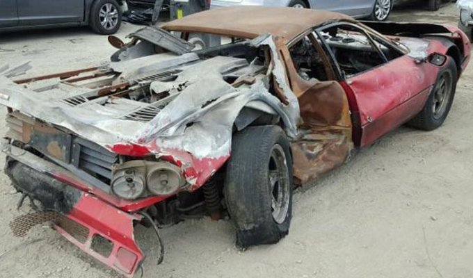 Кто-то заплатил почти 40 000 долларов за этот поджаренный Ferrari (10 фото)