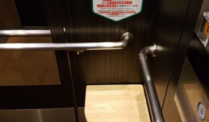 Для чего в лифтах в Японии устанавливают такой стул?