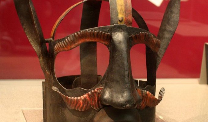С помощью этой железной маски в Средневековье наказывали за сплетни (6 фото)
