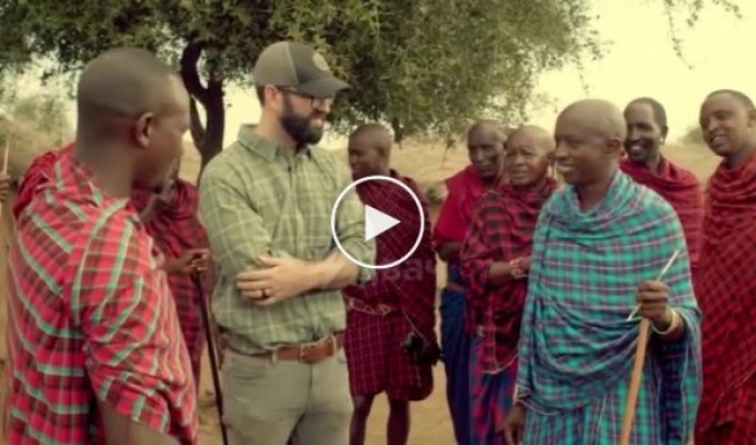 Журналист из США прилетел в Африку, чтобы пообщаться с местным племенем о гендерах