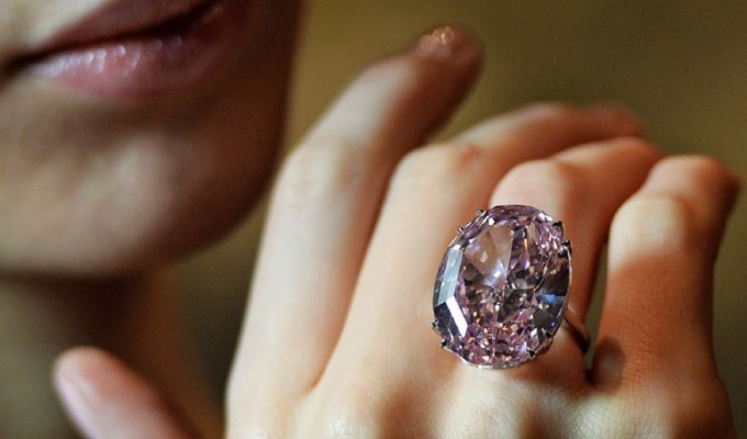10 самых дорогих бриллиантов, проданных на аукционе (11 фото)