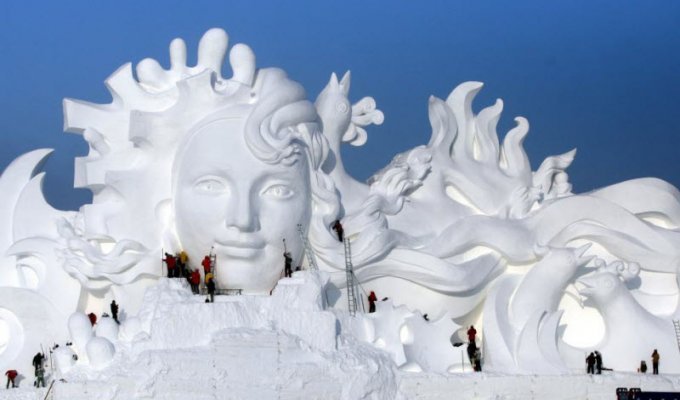 Как в Китае готовятся к Харбинскому международному фестивалю льда и снега (15 фото)