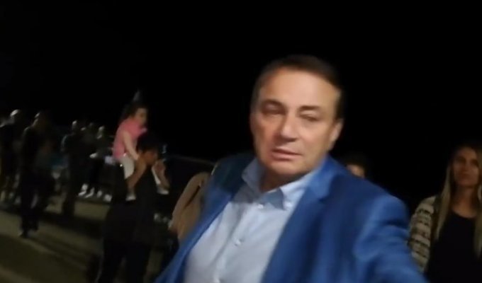 Россиянина арестовали за не заданный вопрос сочинскому мэру (2 фото + 1 видео)