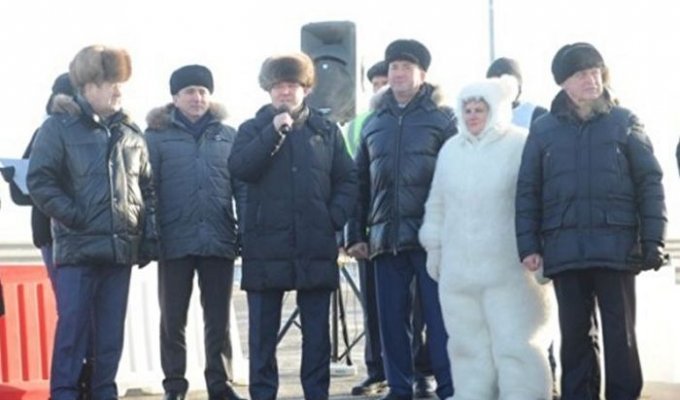 Депутат Тюменской гордумы надела костюм белого медведя на официальное мероприятие (2 фото)