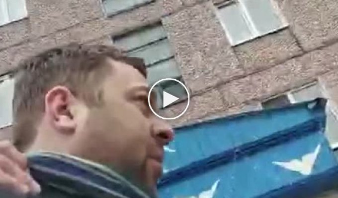 В Югорске депутат от Единой России Владимир Бендус напал на журналиста Антона Пантина