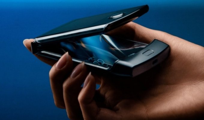 Официально представлен раскладной смартфон Motorola Razr (6 фото + видео)