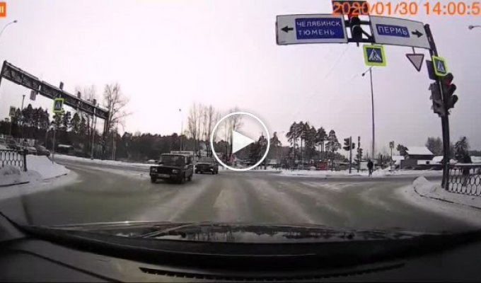 Мгновенная карма на дороге в Екатеринбурге (мат)