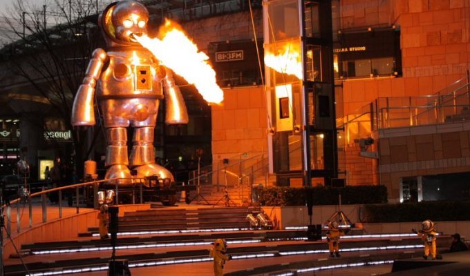  Огнедышащий робот (6 Фото)