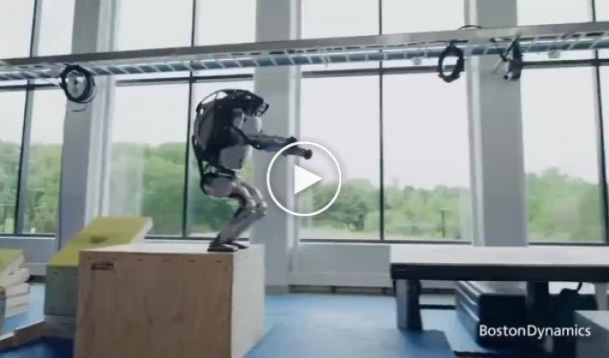 Роботы Boston Dynamics стали паркуристами
