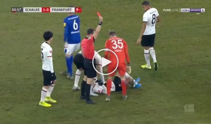 Футболист отправил своего соперника в нокаут во время матча
