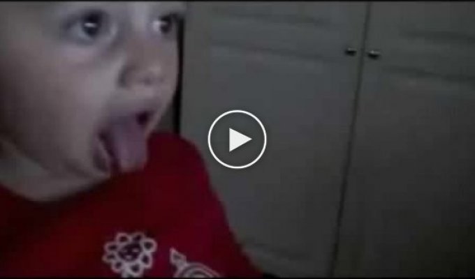 Реакция малыша на видео