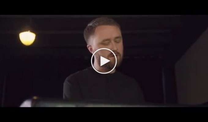 Лев Ременев презентовал клип на чувственную песню Твой Герой