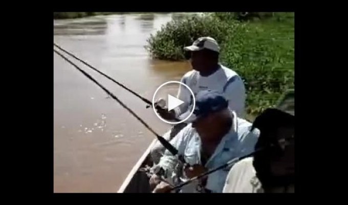 Не простая рыбалка у дедушек