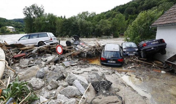 Жуткие кадры потопа в Германии (16 фото)