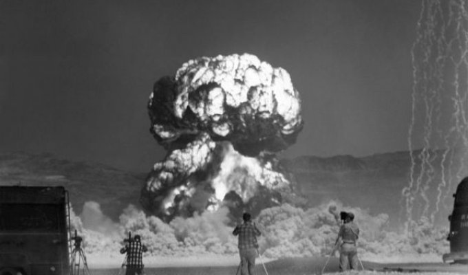 Сила ядерного взрыва (22 фотографии)