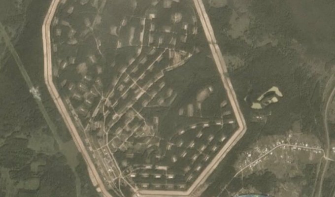 Американская компания опубликовала спутниковые снимки разрушений в Ачинске (2 фото)
