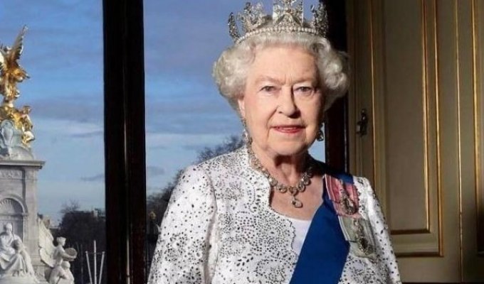 Королева Елизавета II в честь 96-летия обзавелась собственной куклой и стала мемо (12 фото)