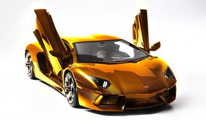 Выставлен на продажу самый дорогой в мире автомобиль, сделанный из золота и бриллиантов (3 фото)