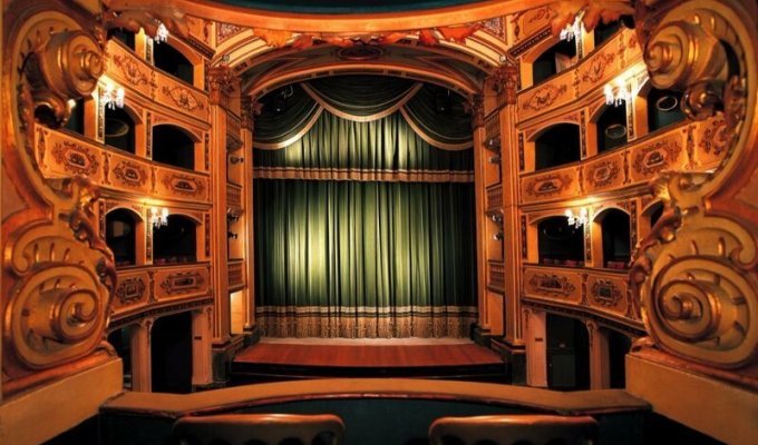 Театр в театре (1 фото)