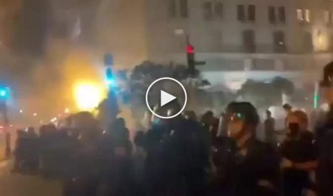 В Вашингтоне и Лос-Анджелесе начались столкновения митингующих с полицией