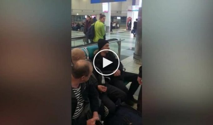 Неадекватный дебошир вступил в противостояние с полицией в аэропорту Домодедово