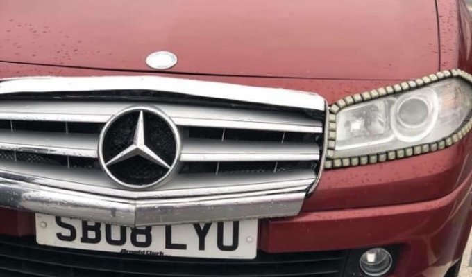 Житель Британии решил выдать свой автомобиль за Mercedes-Benz (3 фото)