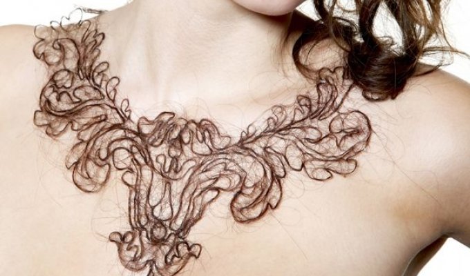 Адриан Каверт представил ожерелья из натуральных волос (4 Фото)
