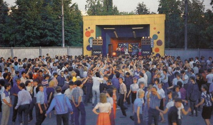 Вот она настоящая дискотека 80-х. СССР, 1989 год (5 фото)