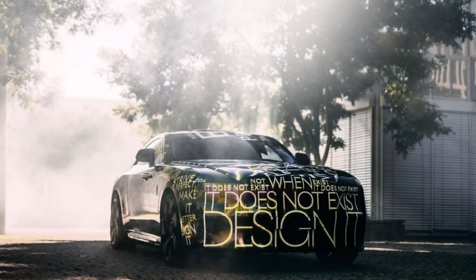 Зеленое будущее: Rolls-Royce представила свой первый электромобиль (5 фото + 1 видео)