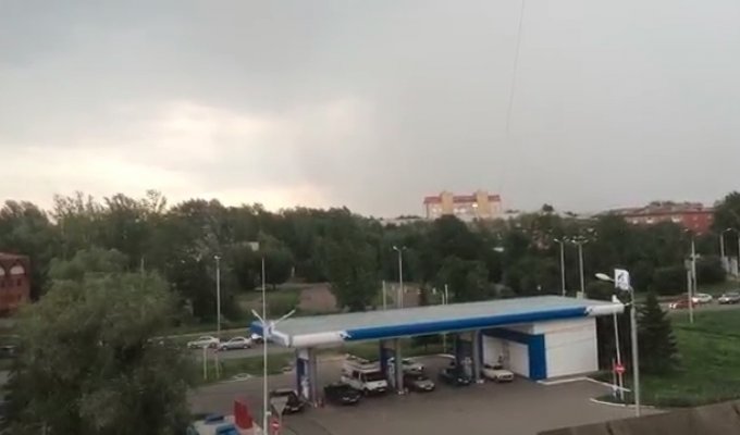 Ураган внезапно обрушился на Омск 