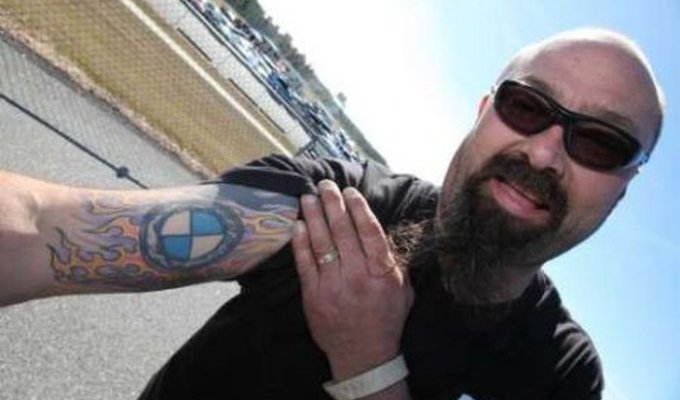 Татуировки фанатов марки BMW (12 фото)