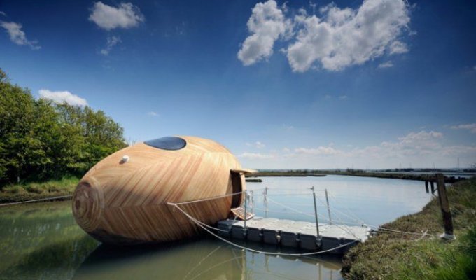 Плавающий деревянный дом (8 фото)