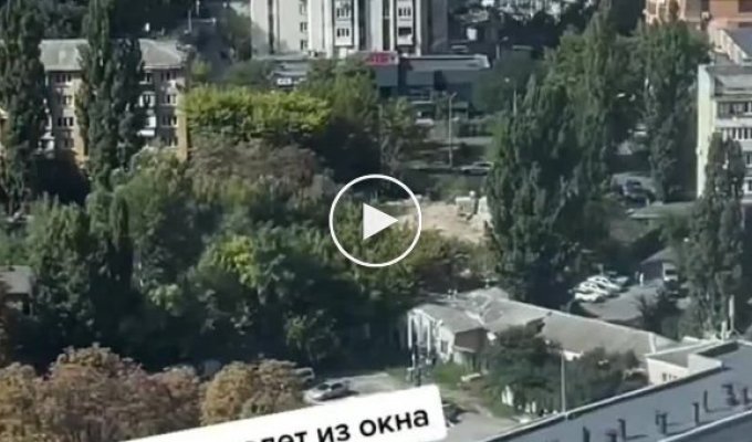 Как работает полицейский вертолет в Киеве по спасению людей с регионов