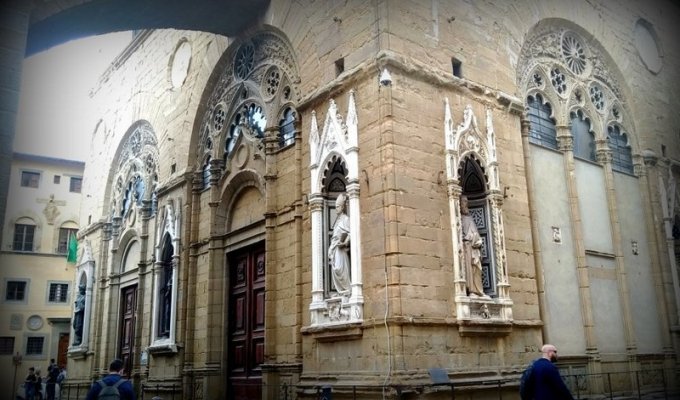 Орсанмикеле - готическая чумная церковь Флоренции (14 фото)