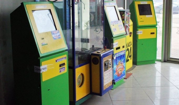 Расследование. Почему процветают незаконные игровые автоматы в торговых центрах (1 фото)