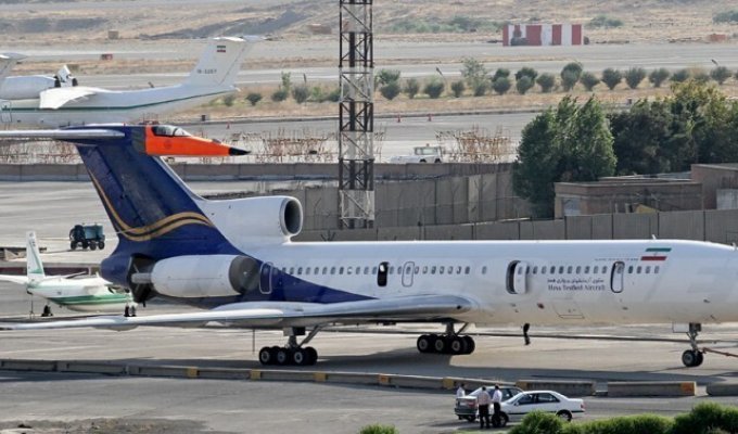 Зачем иранцы поставили на килевой обтекатель Ту-154М нос от истребителя? (7 фото)