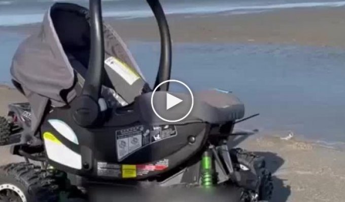 Детская коляска для будущего гонщика