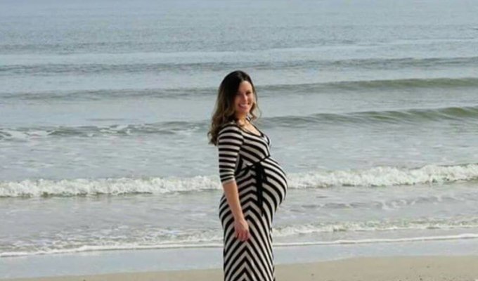 Снимок беременной жены “испортило” одно милое создание (3 фото)