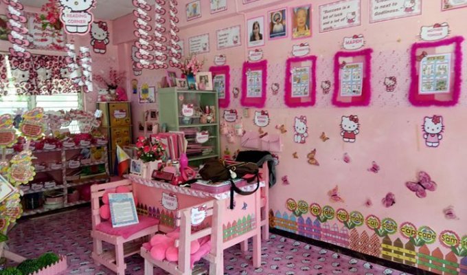 Учительница за свой счет превратила обычный класс в розовое королевство Hello Kitty (8 фото)