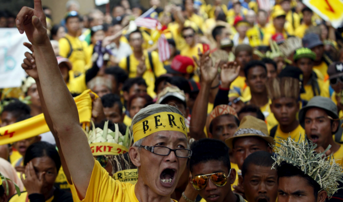 Почему в Малайзии запрещена желтая одежда? (5 фото)