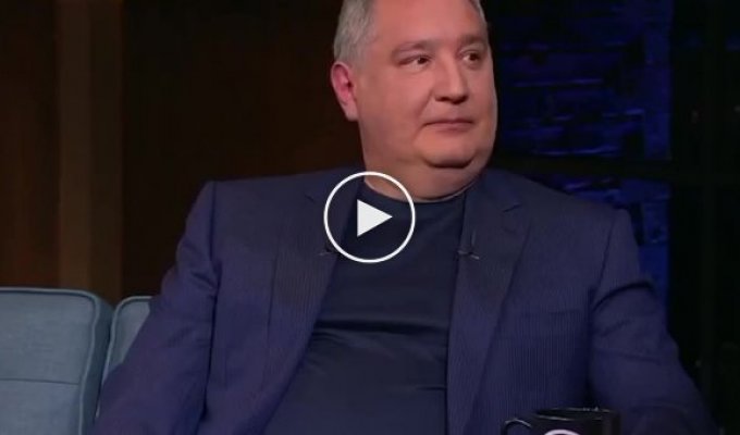 В передаче Вечерний Ургант глава Роскосмоса Дмитрий Рогозин рассказал, кто проделал трещины на МКС