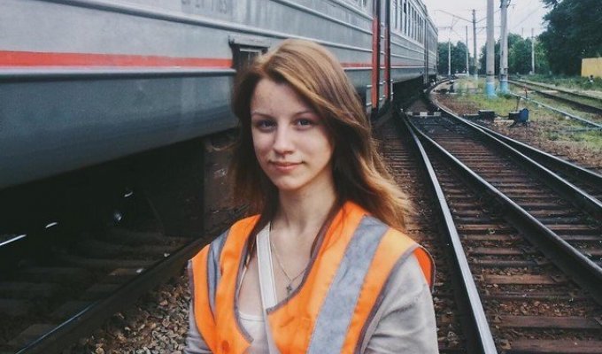 Екатерина Сергеева - петербурженка, которая мечтала стать машинистом электрички (12 фото)