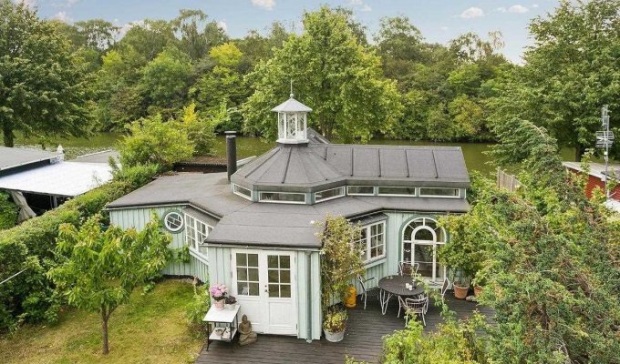 «Восьмиугольный» садовый домик с причудливой планировкой в Дании (26 фото)