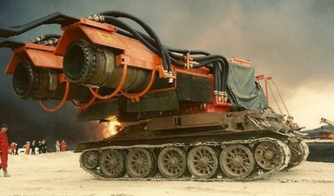 Как работает реактивный пожарный танк (19 фото)