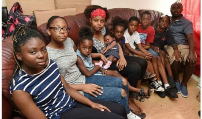 Безработная семья мигрантов с 8 детьми отказалась от дома, так как в нем не было столовой (9 фото)