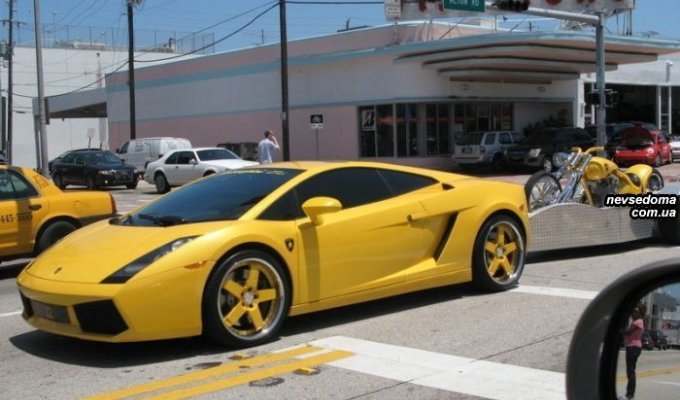 Lamborghini тянет супер-байк на прицепе! (16 фото)