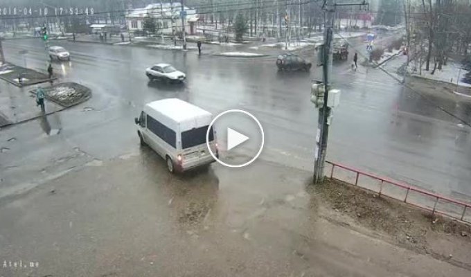 Водитель Мазды сбил женщину на переходе в Рыбинске